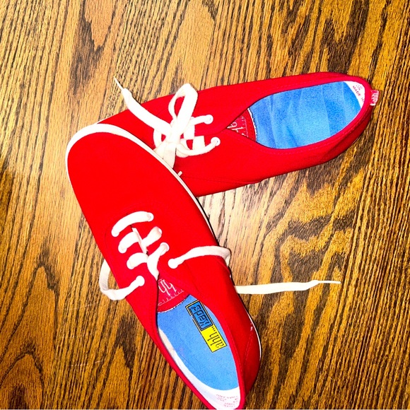 Classic KEDS! Bright red!Practically new! So cute and practical - Picture 1 of 6